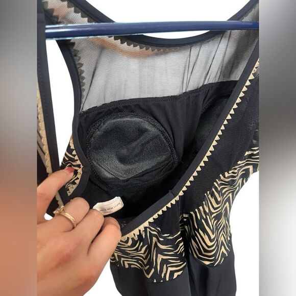 Jones New York Women's Black One Piece Swimsuit Size 10 Zigzag Summer Design - Picture 7 of 10